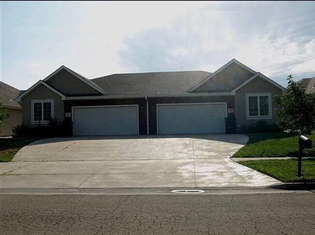 property at 726 SW Mifflin Rd