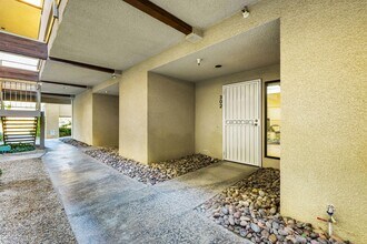 255 S Avenida Caballeros, Unit 302 in Palm Springs, CA - Building Photo - Building Photo