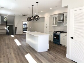 725 19th St-Unit -201 in Sacramento, CA - Building Photo - Building Photo