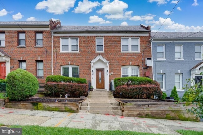 property at 1333 Adams St NE