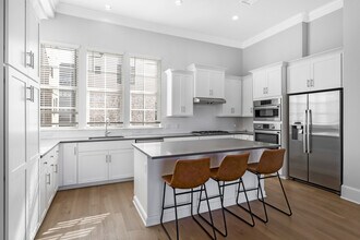 633 Dalton Ln in Irving, TX - Building Photo - Building Photo