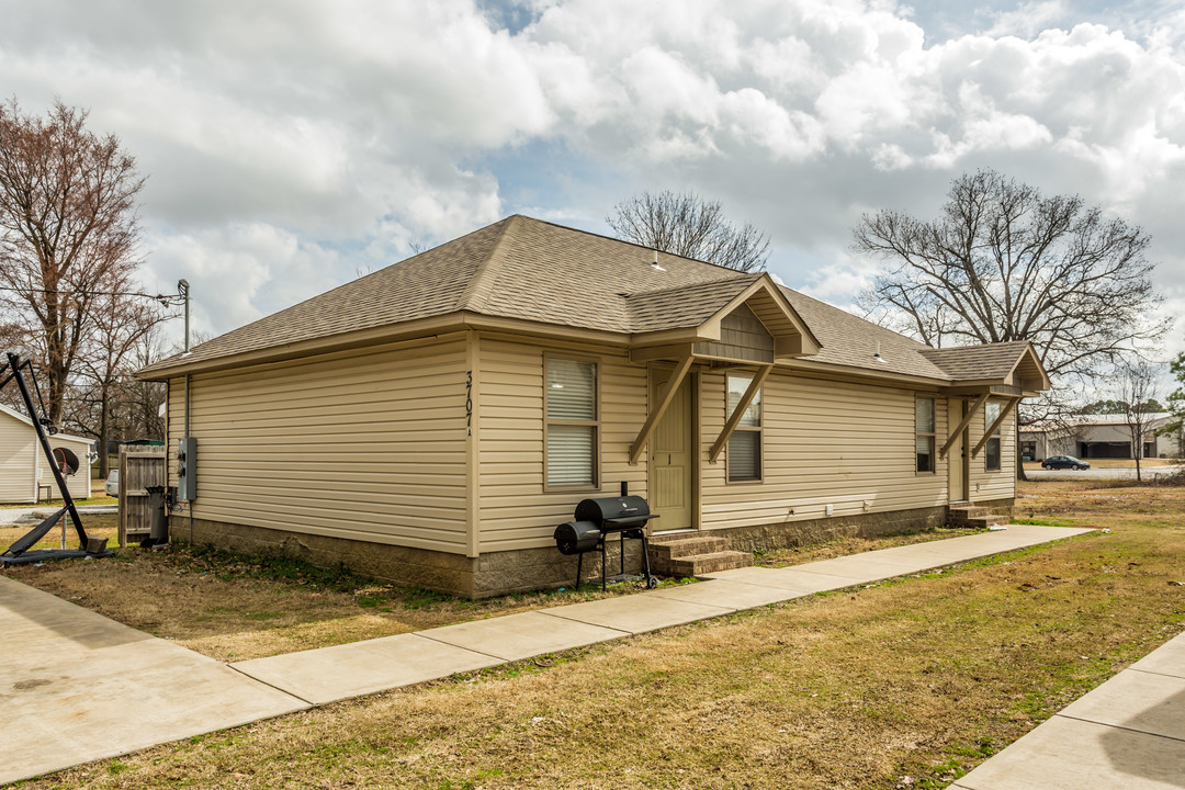 3707 School St in Jonesboro, AR - Building Photo