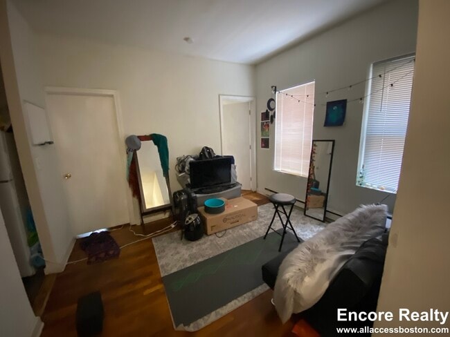 property at 886 Huntington Ave