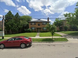 921 Haywood Dr in Madison, WI - Building Photo