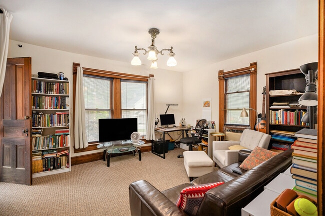 528 S 5th Ave in Ann Arbor, MI - Building Photo - Building Photo