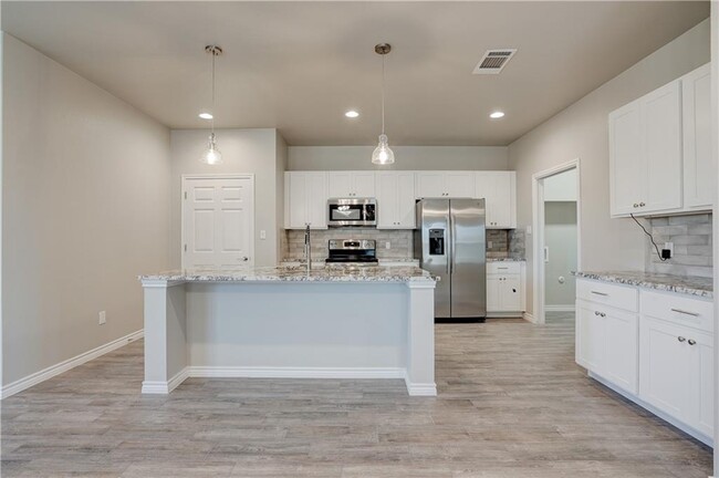 381 County Rd 306 in Jarrell, TX - Building Photo - Building Photo