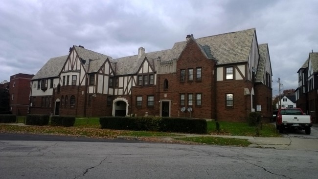 2899 Hampton Rd in Cleveland, OH - Foto de edificio - Building Photo