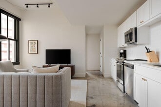 505 E Travis St in San Antonio, TX - Building Photo - Building Photo