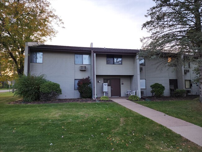 401 N East St, Unit 105 in Weyauwega, WI - Building Photo - Building Photo