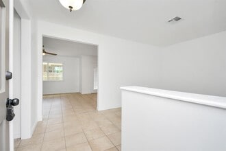 10951 Shadow Wood Dr in Houston, TX - Building Photo - Building Photo