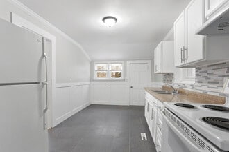 393 Huntington St in New Haven, CT - Building Photo - Building Photo