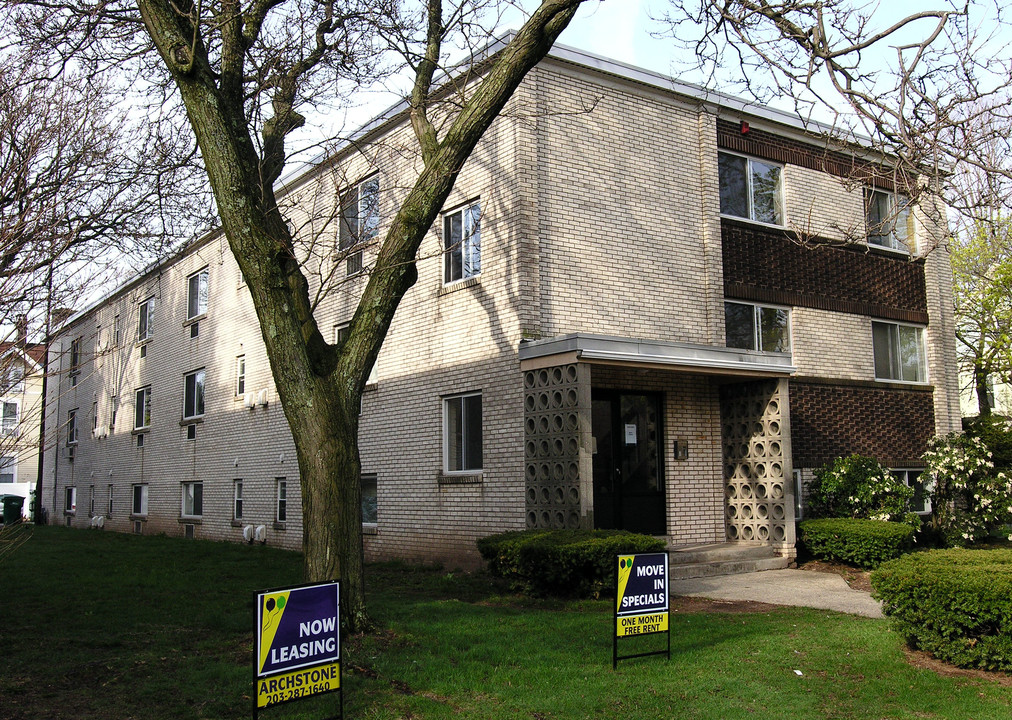 Sheridan Arms Apartments in New Haven, CT - Building Photo