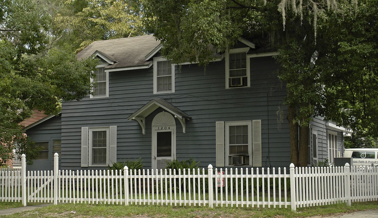 1204 NW 3rd Ave in Gainesville, FL - Foto de edificio