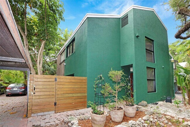property at 3138 Mary St