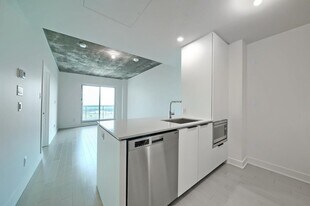 60 De L'éclipse Pl in Brossard, QC - Building Photo