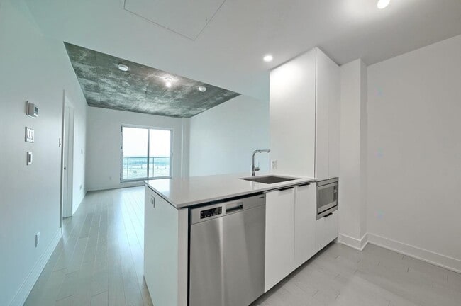 property at 60 De L'éclipse Pl