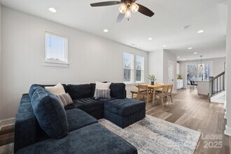 2132 Electric Ln in Charlotte, NC - Foto de edificio - Building Photo
