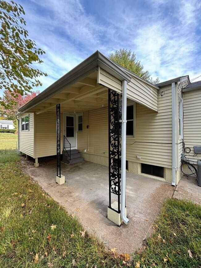 10327 Ashbrook Dr in St. Louis, MO - Building Photo - Building Photo