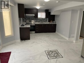 274 Oxbow Crescent in Mississauga, ON - Building Photo - Building Photo