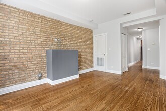 7326 N Damen Ave in Chicago, IL - Building Photo - Building Photo