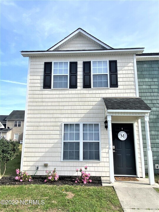901 Springwood Dr in Jacksonville, NC - Building Photo