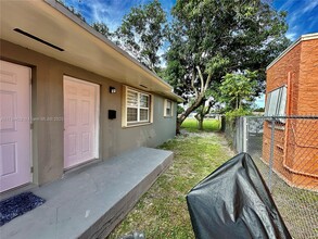 1535 NW 53rd St in Miami, FL - Building Photo - Building Photo