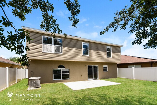 561 Brown Bear Way in St. Cloud, FL - Building Photo - Building Photo