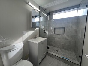 5655 W Fullerton Ave in Chicago, IL - Building Photo - Building Photo
