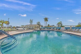 303 Marlette Dr, Unit 607 in North Port, FL - Building Photo