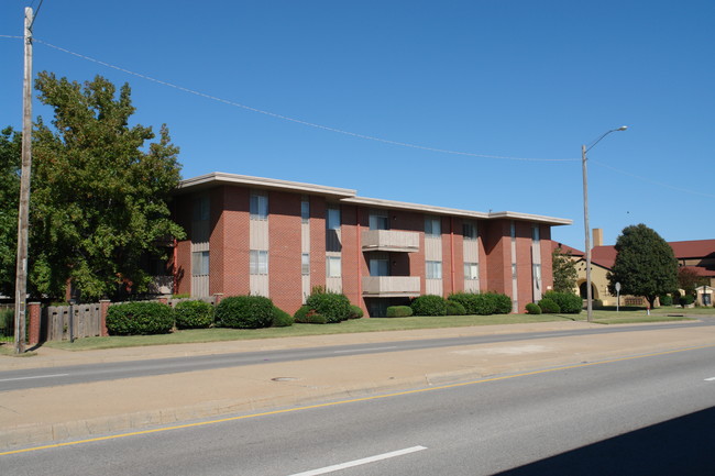 Boulevard Plaza in Wichita, KS - Building Photo - Building Photo