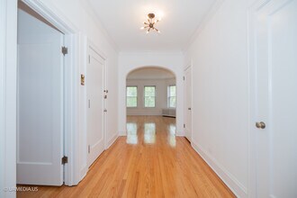 6251 N Oakley Ave in Chicago, IL - Building Photo - Building Photo