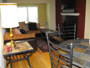 3175 Summit Square Dr in Oakton, VA - Building Photo - Building Photo