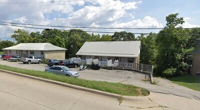 2305 Southridge Dr in Jefferson City, MO - Building Photo - Building Photo