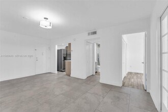 1251 NE 108th St in Miami, FL - Building Photo - Building Photo