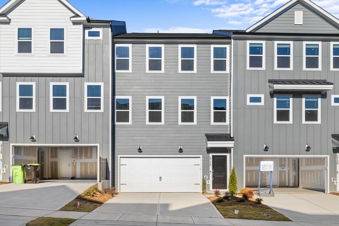 2136 Grouse Ski Cir in Apex, NC - Building Photo