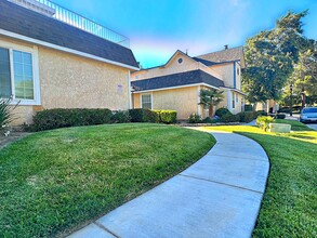 1600 W Ave J in Lancaster, CA - Foto de edificio - Building Photo