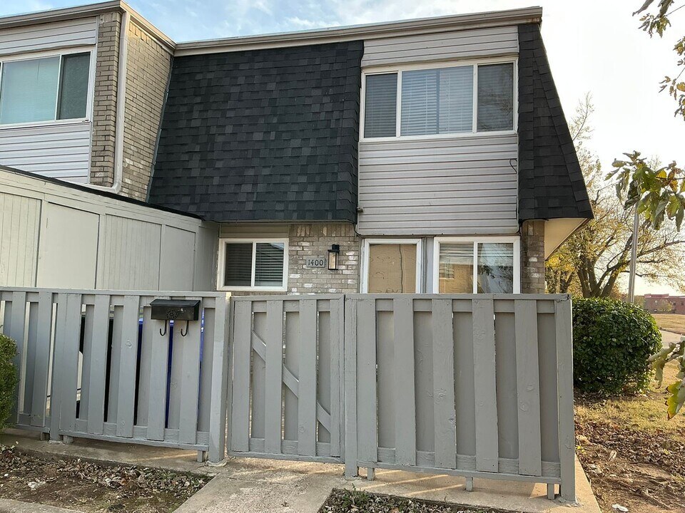 1400 Bill Carrol Dr in Norman, OK - Building Photo