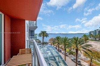 1155 Brickell Bay Dr, Unit 403 in Miami, FL - Building Photo - Building Photo