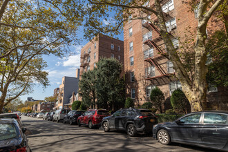 Blossom Gardens Apartments in Flushing, NY - Building Photo - Building Photo