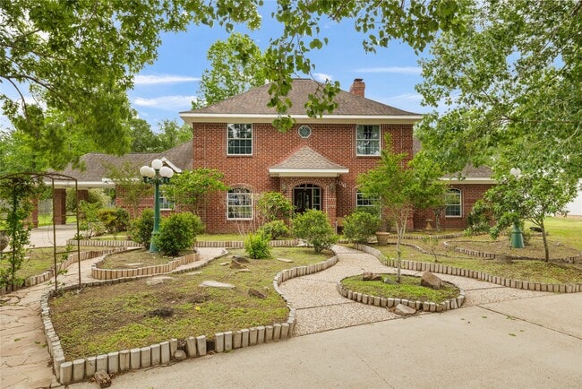 property at 106 River Oaks Dr