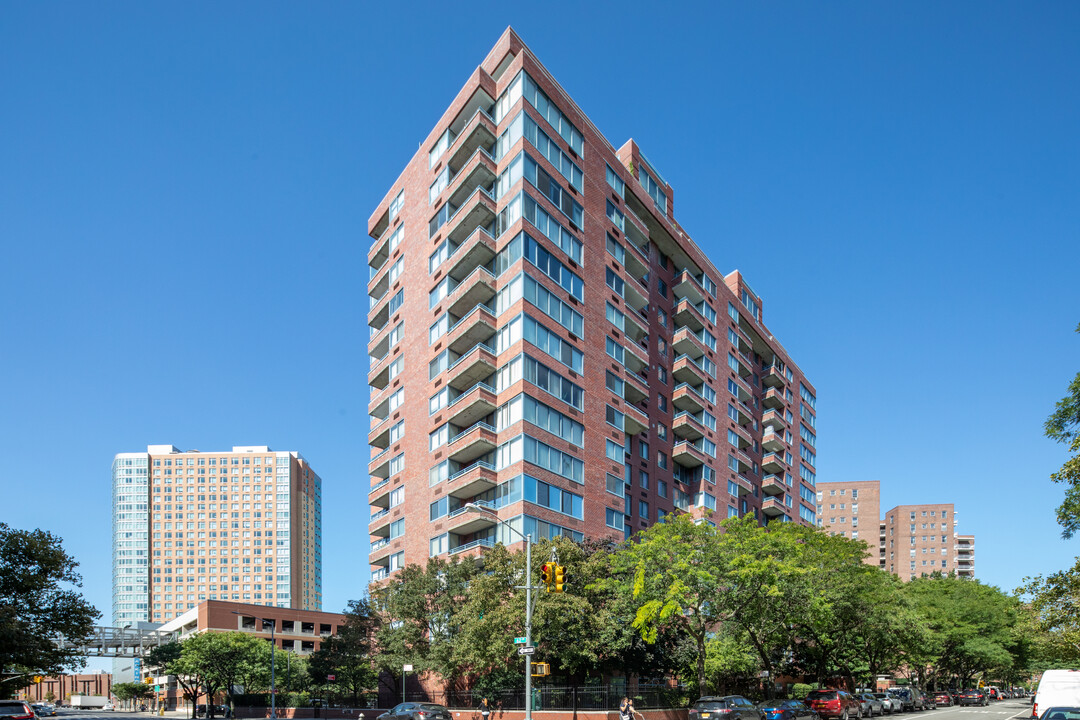 The Summit in Rego Park, NY - Building Photo