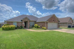 3910 Le Brooke Ln in Benton, LA - Building Photo