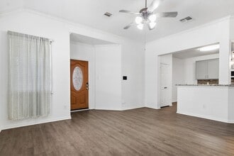 4702 Arbor Ln in Pasadena, TX - Building Photo - Building Photo