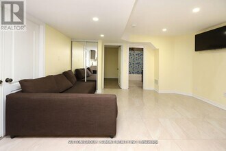 1087 Abbott St in Milton, ON - Building Photo - Building Photo