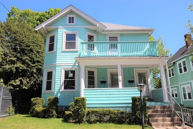 8 Thurston Rd in Watertown, MA - Building Photo - Building Photo