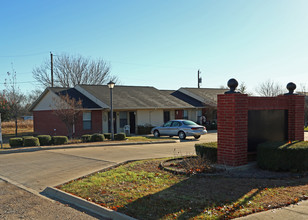 Grandview Retirement Village in Grandview, TX - Foto de edificio - Building Photo