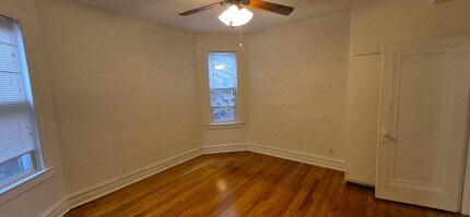 5527 N Bernard St in Chicago, IL - Foto de edificio - Building Photo