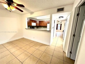 4210 NW 21st St, Unit #107 in Lauderhill, FL - Building Photo - Building Photo