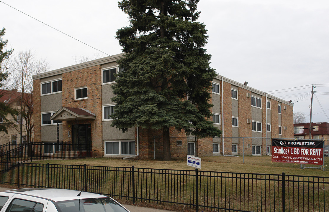 3032 Pillsbury Ave S in Minneapolis, MN - Building Photo