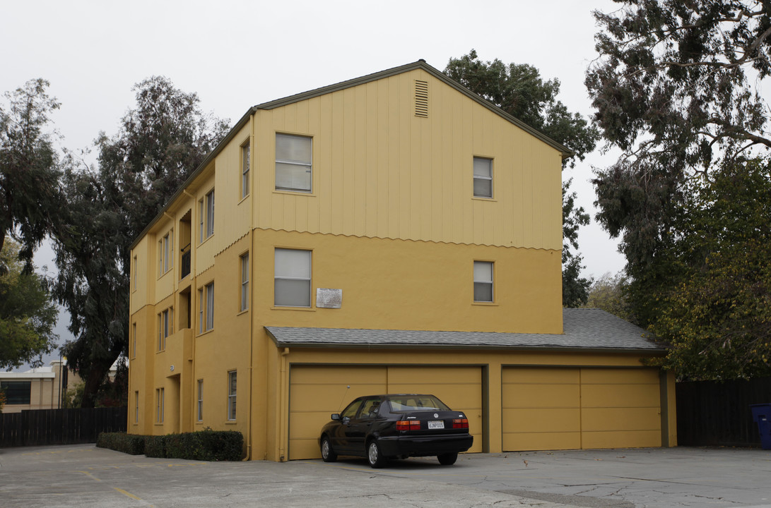 370 Estudillo Ave in San Leandro, CA - Building Photo